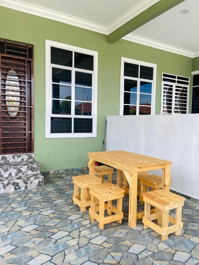 De Jara Guesthouse Dungun For Malay Esterno foto